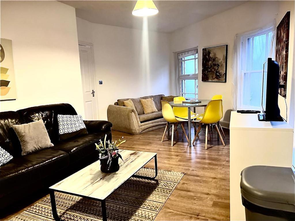 Yeovil Apartments Extérieur photo
